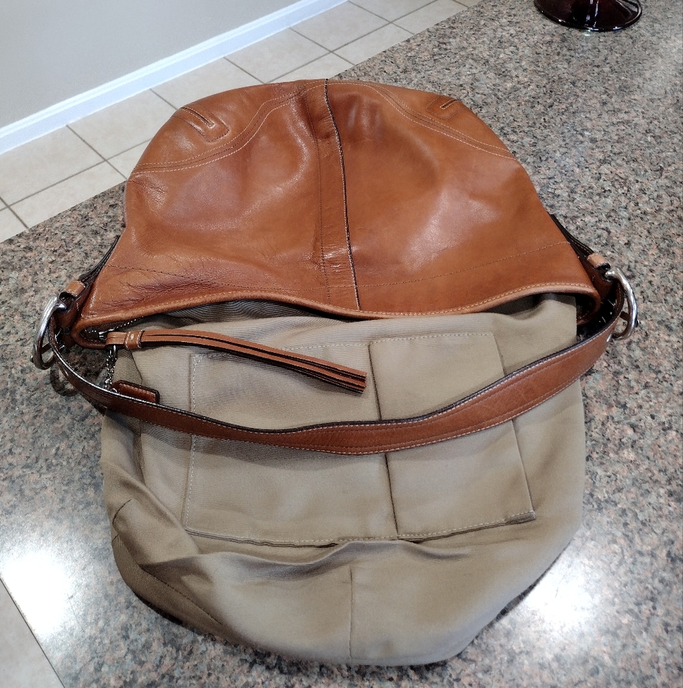 Coach Large Hobo Purse in distressed light tan leather with long tassel Vintage - Picture 7 of 17